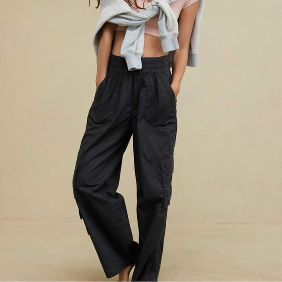 aerie Pants - Aerie Black Cargo Wide Leg Pants elastic waist Size L Regular